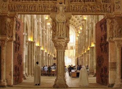 Revista de cultura católica Tesoros de la Fe / La Basílica de Vézelay